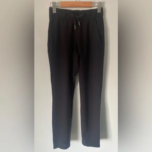 Lululemon On the Fly Pants Black Drawstring Size 2 Pockets Travel Work Neutral - Picture 6 of 10